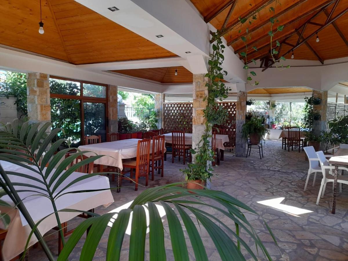 Bar Restorant Hotel Altini Vlore Bagian luar foto