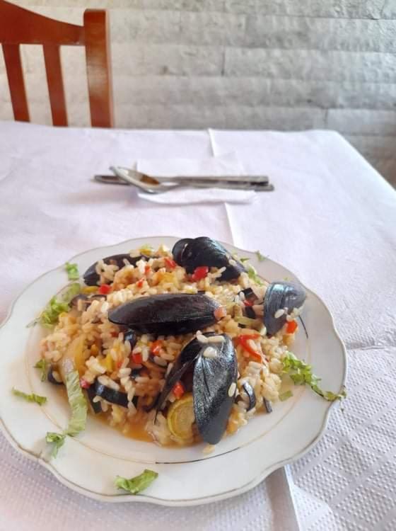 Bar Restorant Hotel Altini Vlore Bagian luar foto
