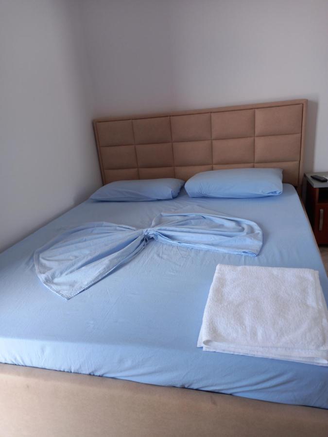 Bar Restorant Hotel Altini Vlore Bagian luar foto
