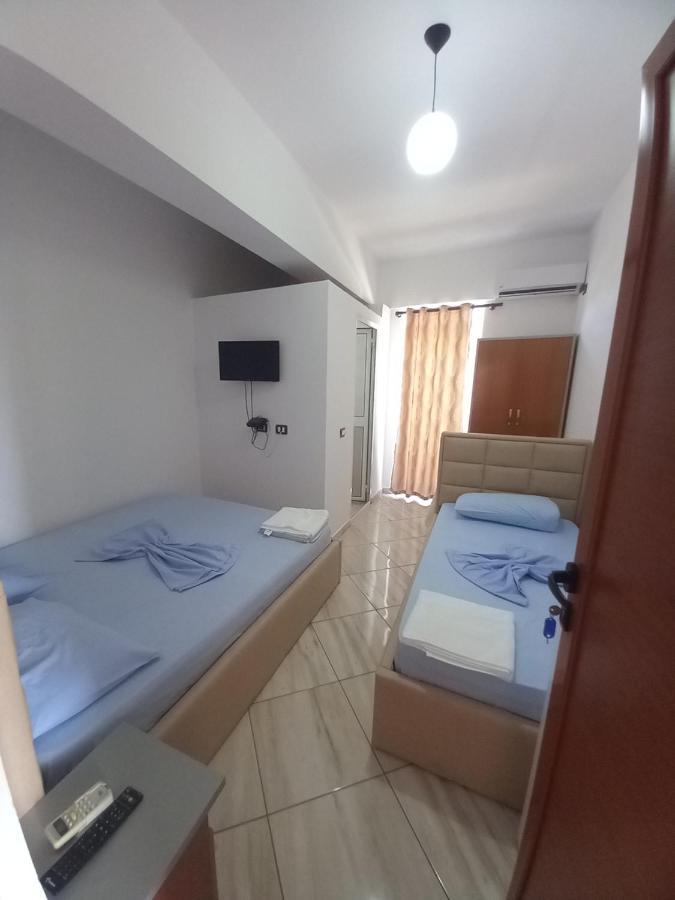 Bar Restorant Hotel Altini Vlore Bagian luar foto